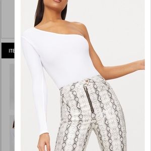 Prettylittlething bodysuit size 6 Never Worn